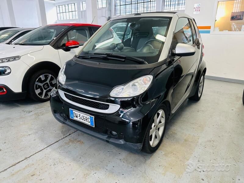Nero Usata 2009 Smart ForTwo Cabrio Pulse Cabrio | 6900 € (Cara) - Immagine 1/4