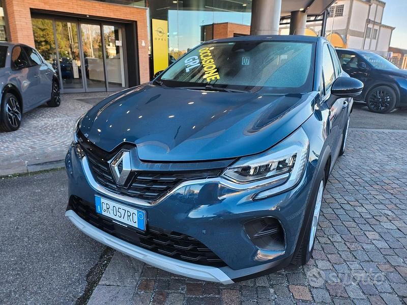 Usata Renault Captur Techno 100 CV (73 kW) 2023 Blu SUV