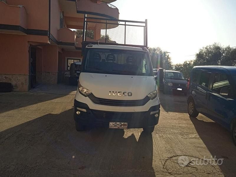 Usata Iveco 35.12 149 CV (109 kW) 2017 Bianco Furgone