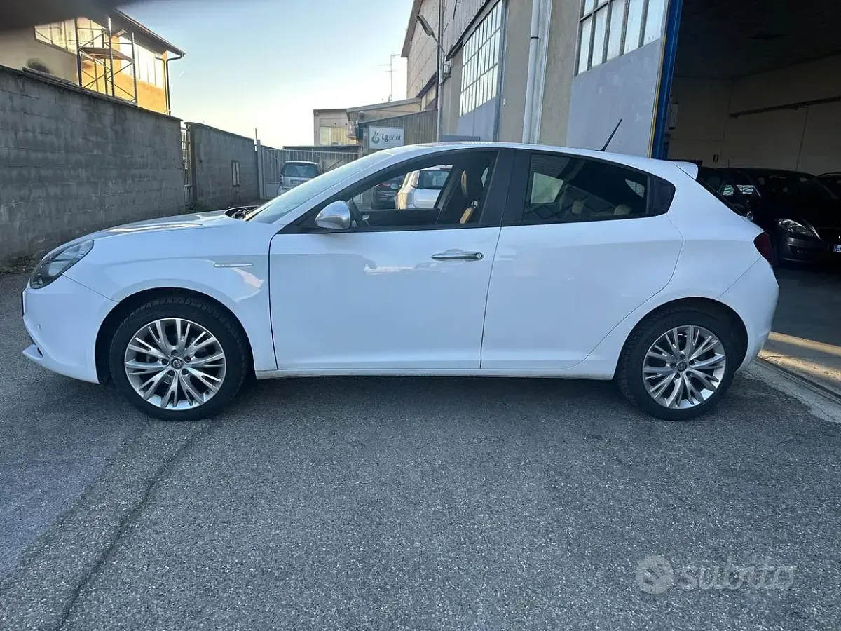 Usata Alfa Romeo Giulietta 120 CV (88 kW) 2018 Bianco Utilitaria