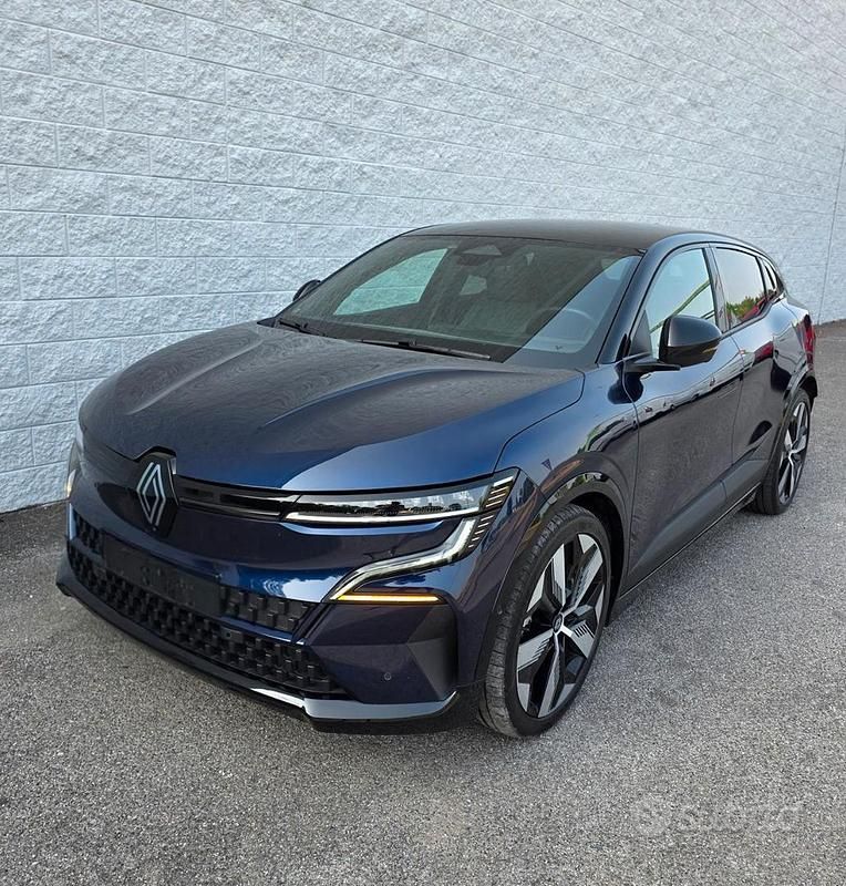 Blu/azzurro Usata 2023 Renault Mégane Techno Berlina | 26.500 € (Buon prezzo) - Immagine 1/4
