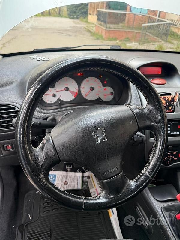 Usata Peugeot 206 109 CV (80 kW) 2005 Grigio Berlina