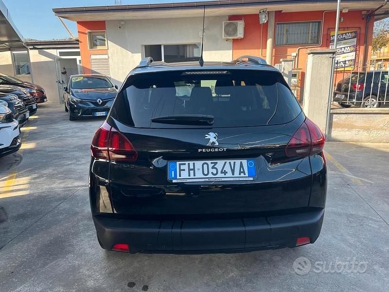 Usata Peugeot 2008 Active 100 CV (73 kW) 2017 Nero SUV