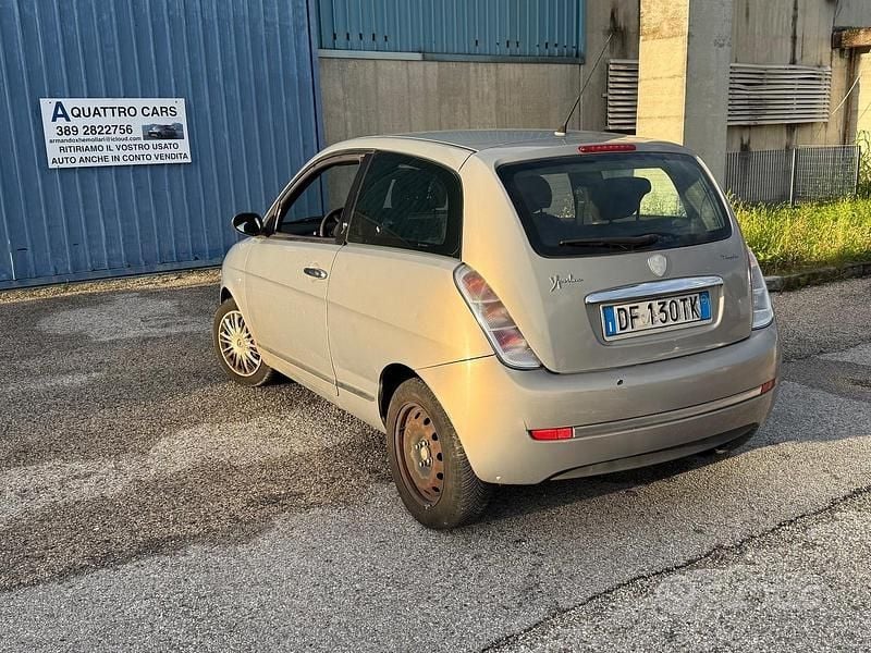 Usata Lancia Ypsilon 77 CV (56 kW) 2007 Grigio Utilitaria