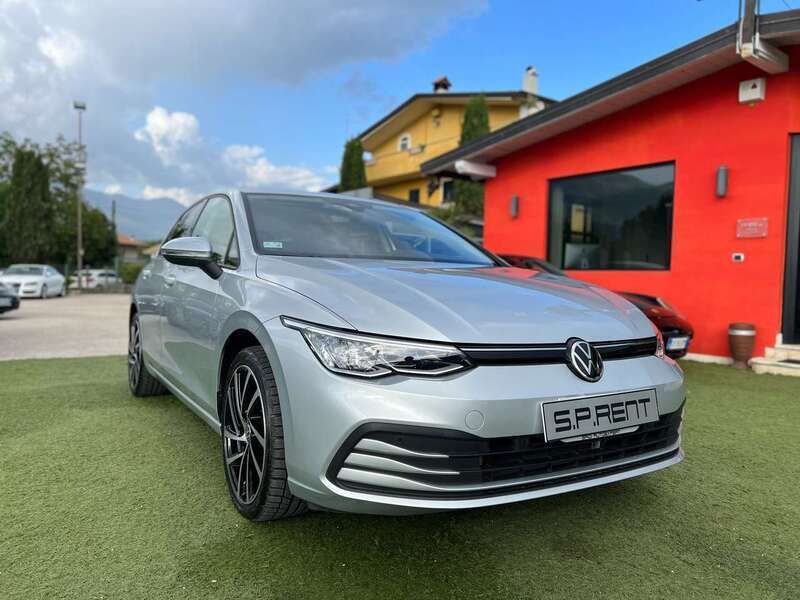Grigio Usata 2020 VW Golf VIII Style Tre volumi | 22.490 € (Ottimo prezzo) - Immagine 1/4