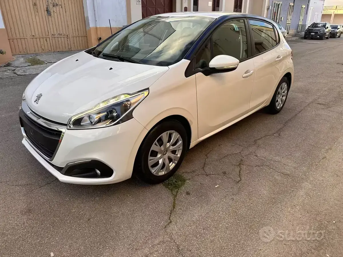 Usata Peugeot 208 Active 82 CV (60 kW) 2017 Bianco Utilitaria