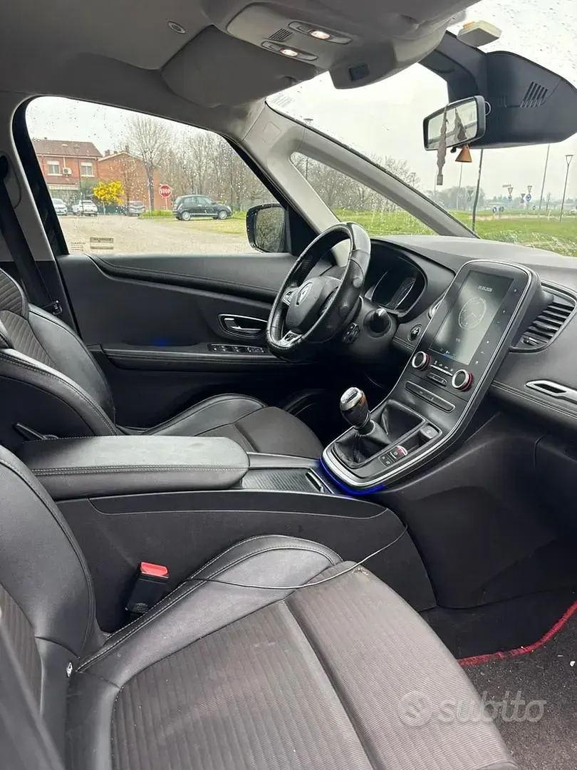 Usata Renault Scénic III 110 CV (80 kW) 2017 Nero Monovolume