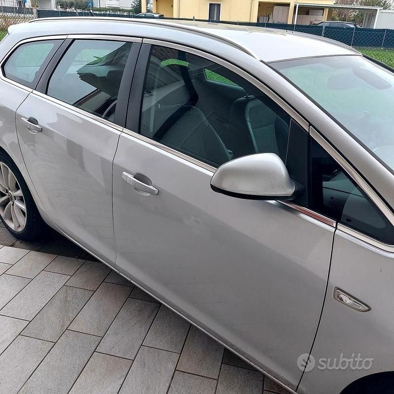 Usata Opel Astra Sport 125 CV (91 kW) 2012 Grigio Berlina