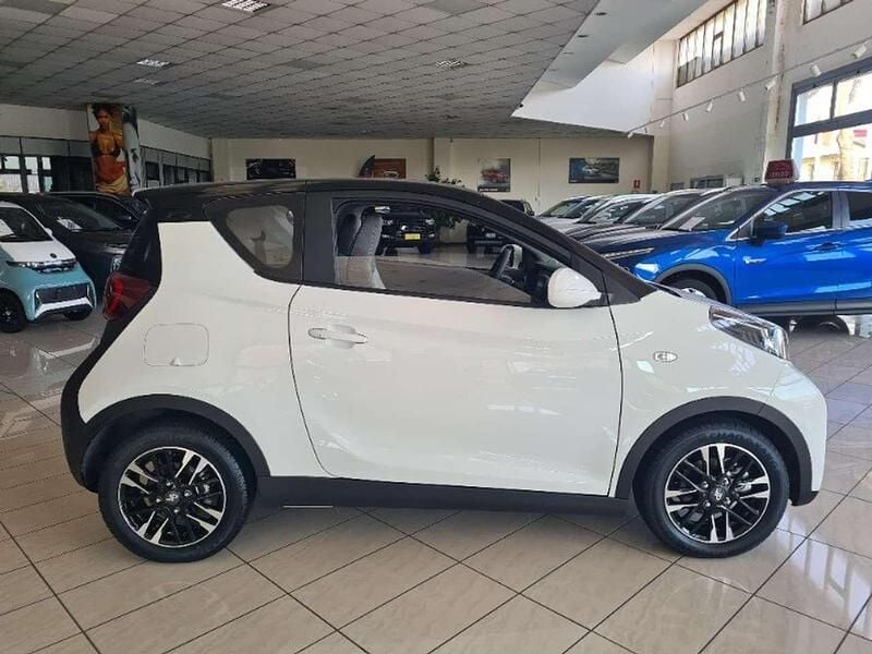 Nuova DR DR 1.0 44 kW (61 CV) 2025 Bianco / nero Utilitaria
