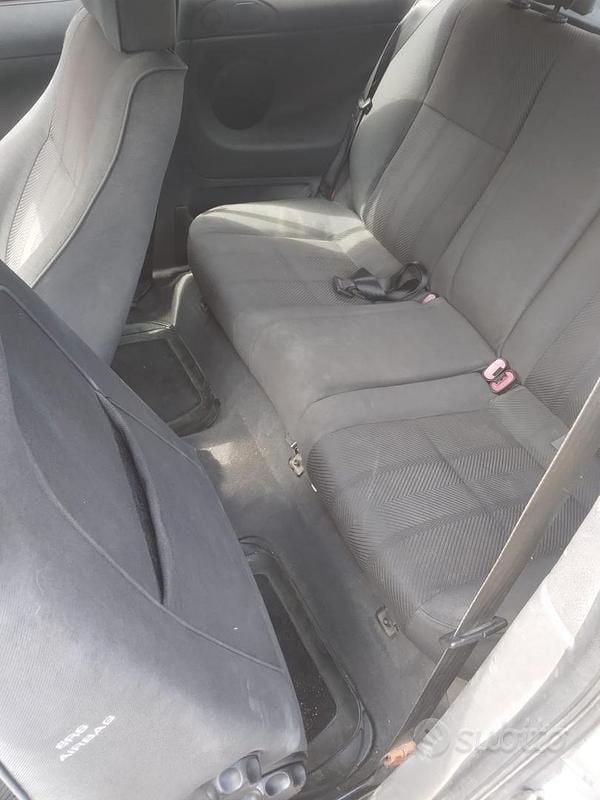 Usata Alfa Romeo 147 105 CV (77 kW) 2003 Grigio Utilitaria