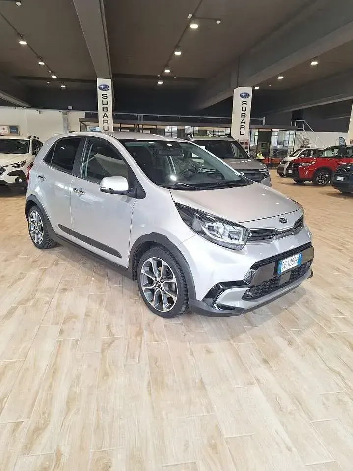 Usata Kia Picanto X-Line 99 CV (72 kW) 2021 Argento Utilitaria