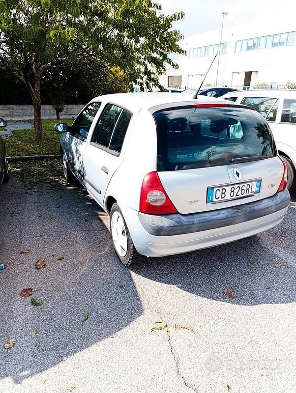 Usata Renault Clio II 58 CV (42 kW) 2002 Grigio Berlina