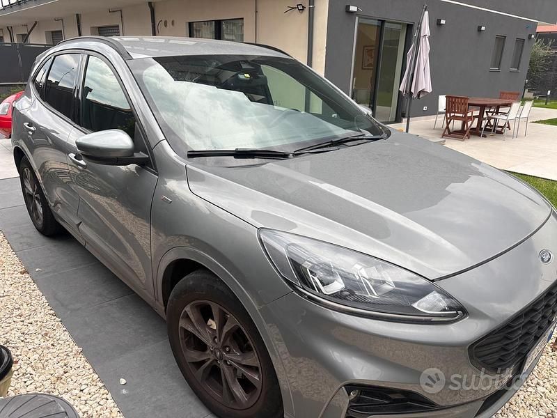 Usata Ford Kuga ST-Line 120 CV (88 kW) 2022 Grigio SUV