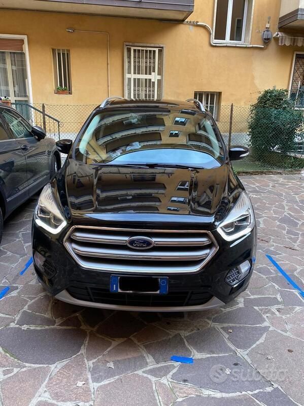 Usata Ford Kuga 120 CV (88 kW) 2018 Nero SUV