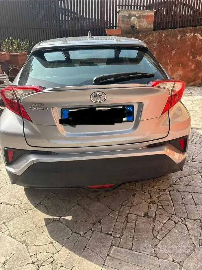 Usata Toyota C-HR 116 CV (85 kW) 2017 Grigio SUV