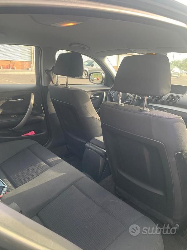 Begagnad BMW 2000 2010 Svart Sedan