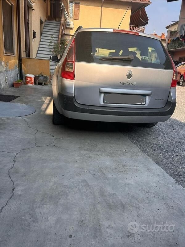Grigio Usata 2007 Renault Mégane II Berlina | 999 € (Buon prezzo) - Immagine 1/4