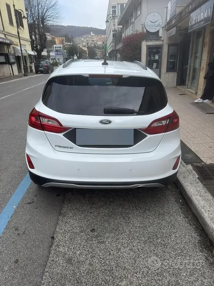 Second-hand Ford Fiesta Active 100 CP (73 kW) 2018 Alb Hatchback