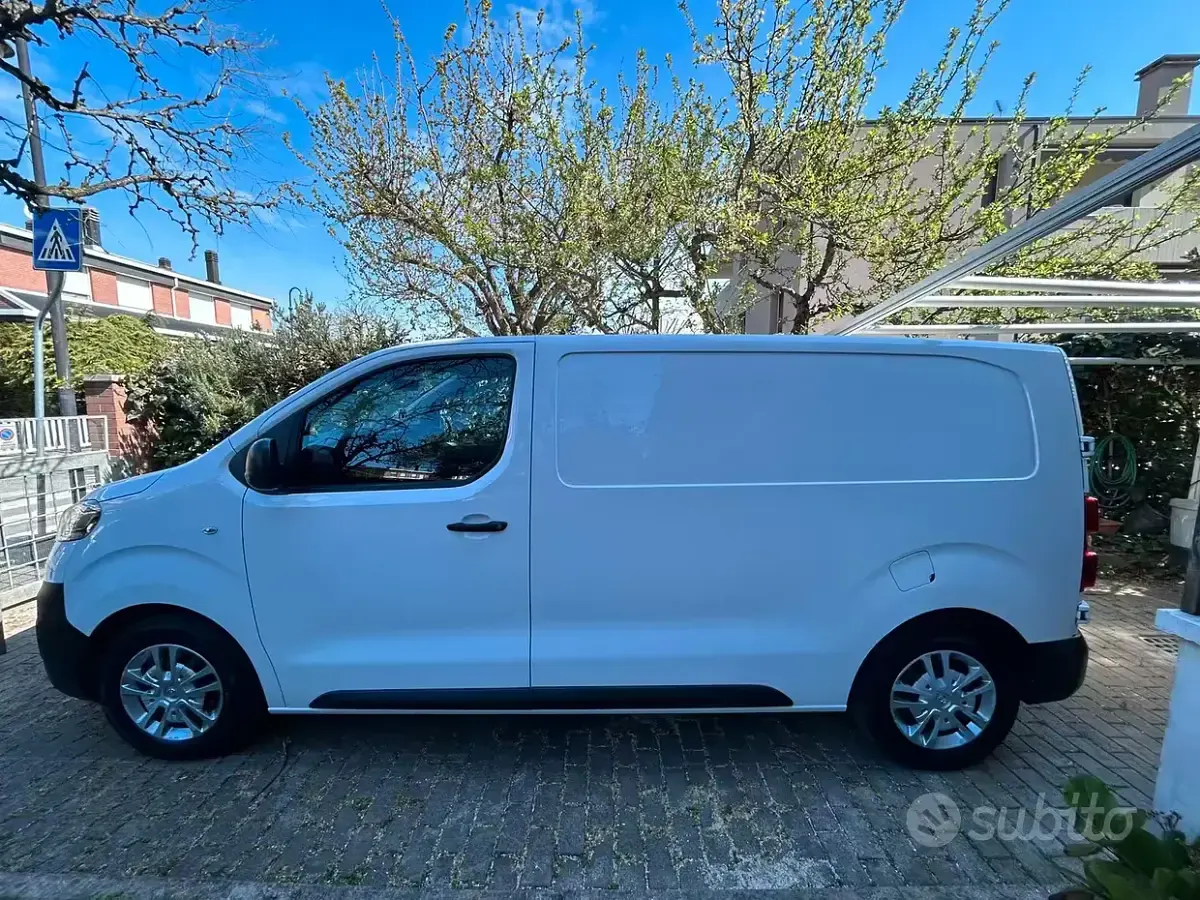 Usata Opel Vivaro-e Combi 120 CV (88 kW) 2019 Bianco Monovolume