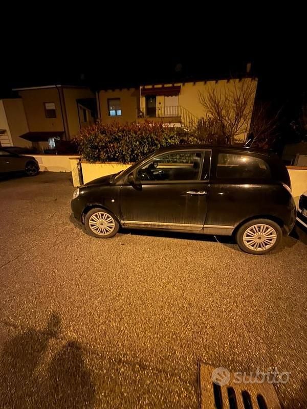 Usata Lancia Ypsilon 75 CV (55 kW) 2010 Nero Utilitaria