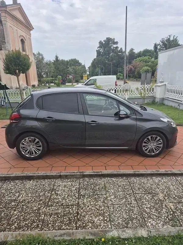 Usata Peugeot 208 75 CV (55 kW) 2016 Grigio Utilitaria