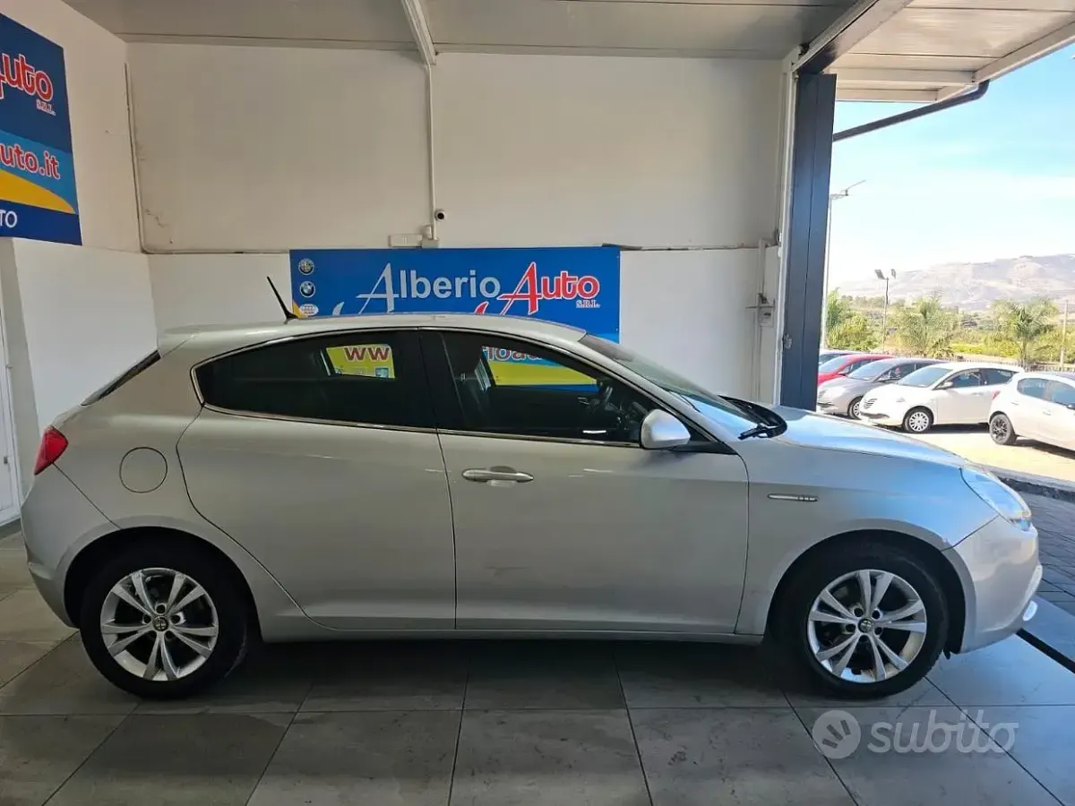 Usata Alfa Romeo Giulietta Progression 105 CV (77 kW) 2012 Grigio Utilitaria