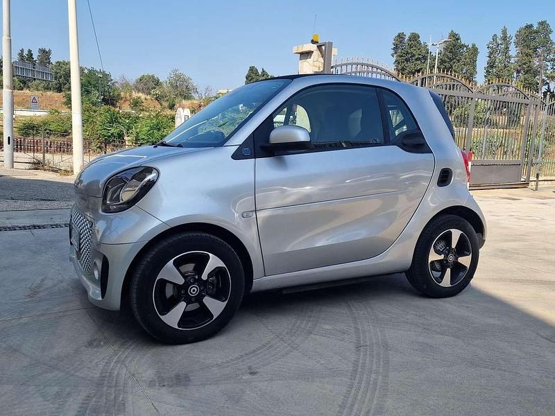 Grigio Usata 2021 Smart ForTwo Electric Drive Passion Due volumi | 11.489 € (Buon prezzo) - Immagine 1/4
