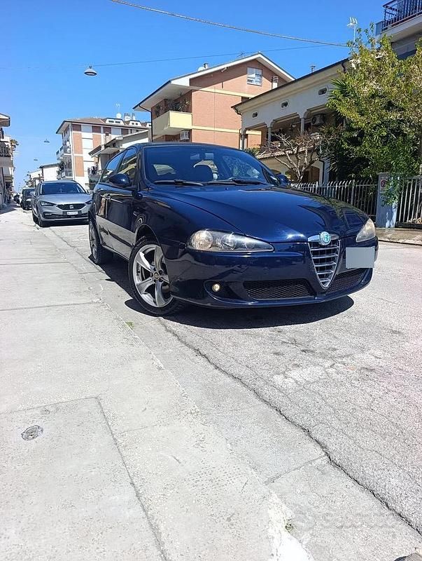 Usata Alfa Romeo 147 120 CV (88 kW) 2008 Blu Utilitaria
