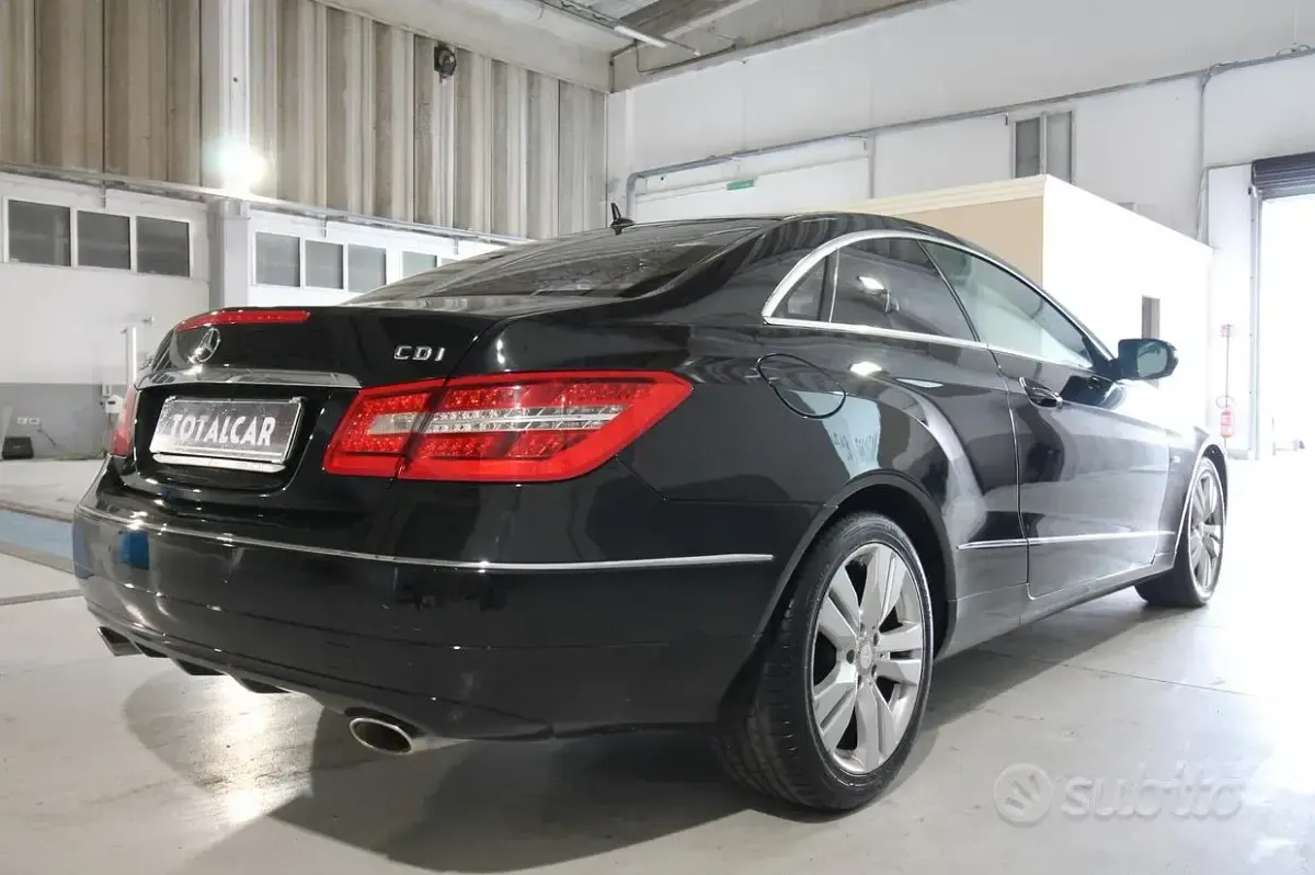 Usata Mercedes E350 231 CV (169 kW) 2009 Nero Coupé