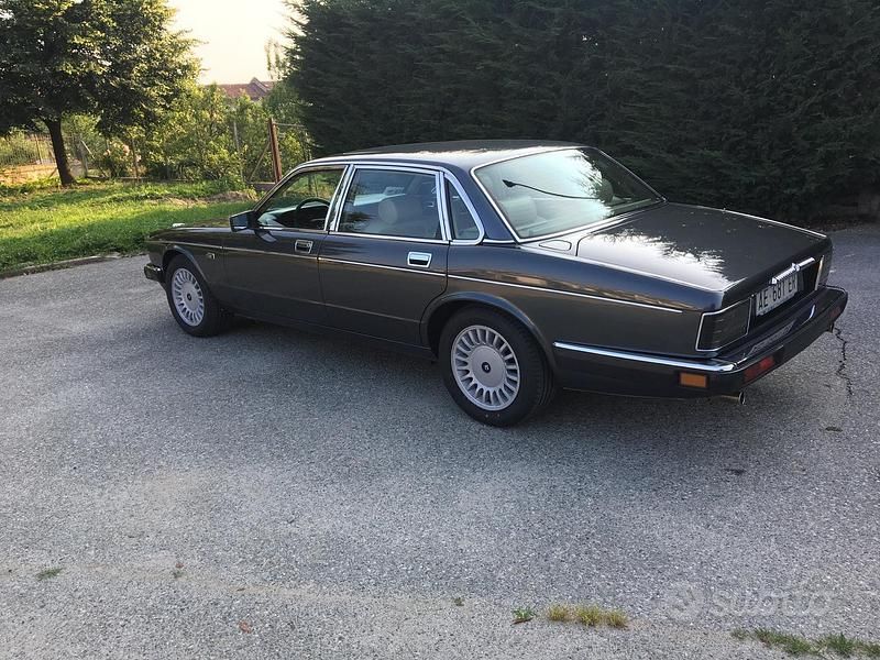 Usata Jaguar XJ40 1990 Grigio Berlina