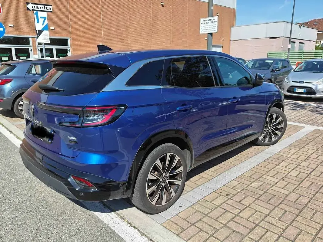 Usata Renault Austral Techno 131 CV (96 kW) 2023 Blu/azzurro SUV
