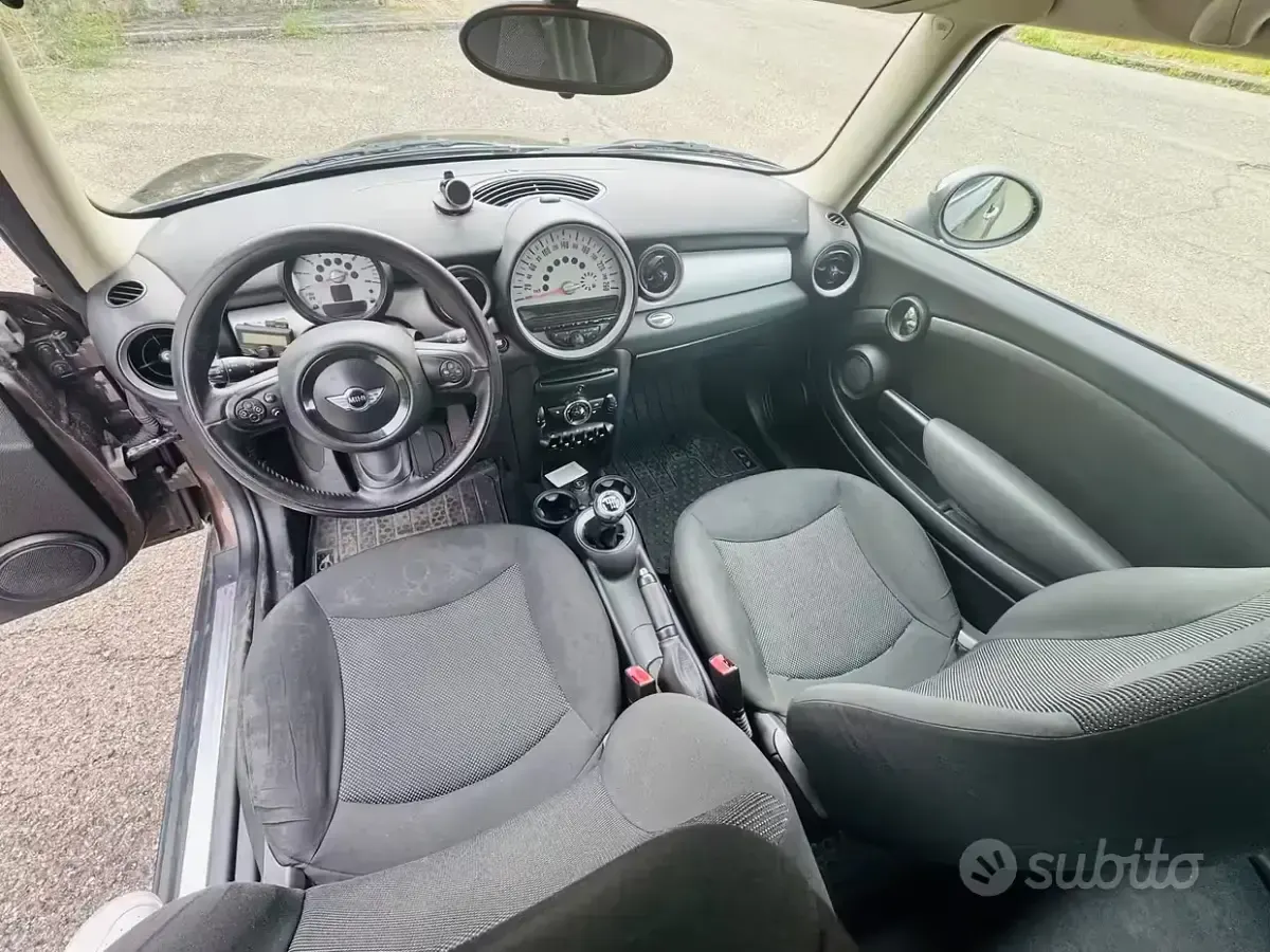 Usata Mini ONE 75 CV (55 kW) 2011 Marrone Utilitaria