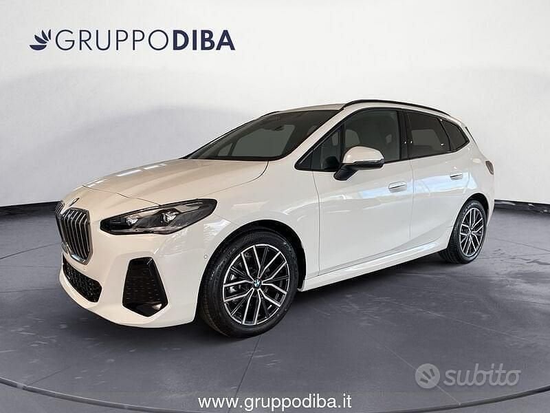Bianco Nuova 2025 BMW 216 Efficient Dynamics Station wagon | 35.400 € - Immagine 1/4