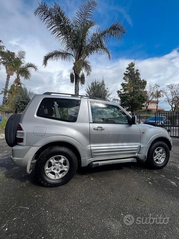Usata Mitsubishi Pajero 160 CV (117 kW) 2003 Grigio SUV