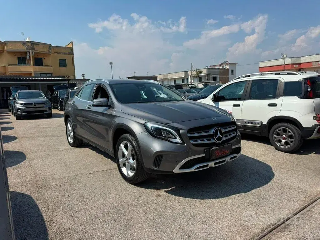 Usata Mercedes GLA200 Premium 136 CV (100 kW) 2019 Grigio SUV