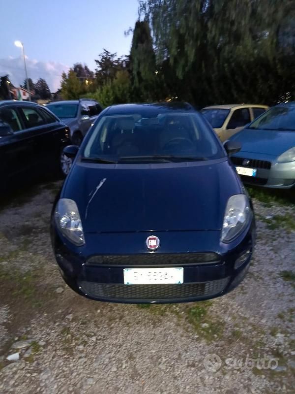 Usata Fiat Punto Young 69 CV (50 kW) 2015 Blu Utilitaria