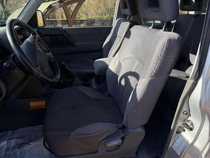 Usata Mitsubishi Pajero 99 CV (72 kW) 2000 Argento SUV