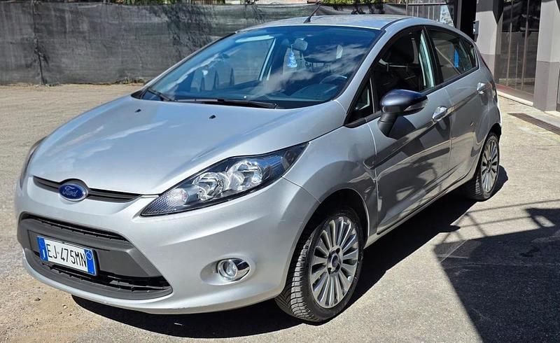 Usata Ford Fiesta Business Edition 82 CV (60 kW) 2011 Argento Utilitaria