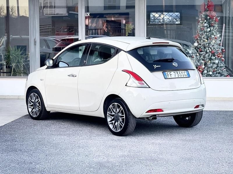 Usata Lancia Ypsilon 95 CV (69 kW) 2016 Beige Utilitaria