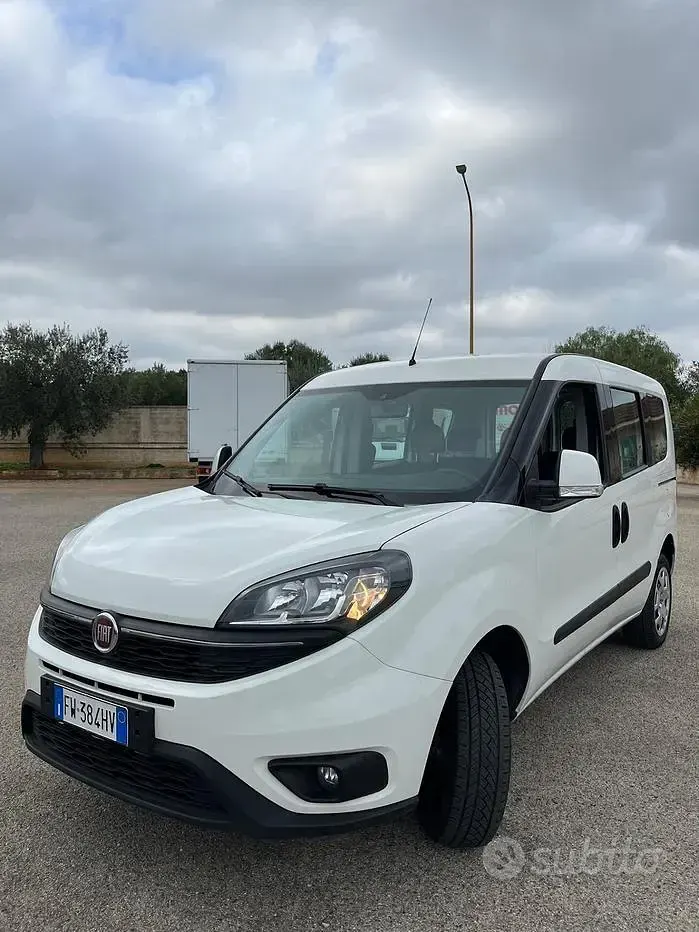 Usata Fiat Doblò Lounge 120 CV (88 kW) 2019 Bianco Monovolume