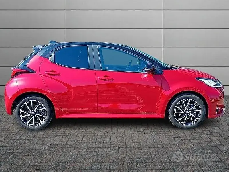 Usata Toyota Yaris Hybrid Style 92 CV (67 kW) 2023 Rosso SUV