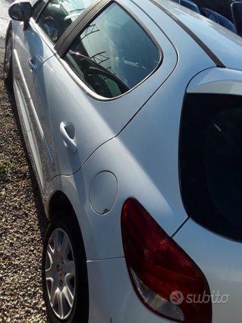 Usata Peugeot 207 70 CV (51 kW) 2012 Bianco Utilitaria