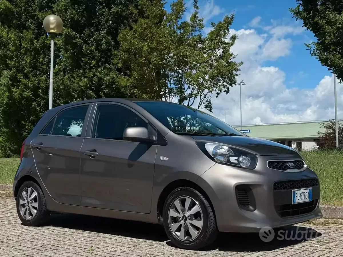 Używany Kia Picanto Active 67 KM (49 kW) 2017 Szary Hatchback