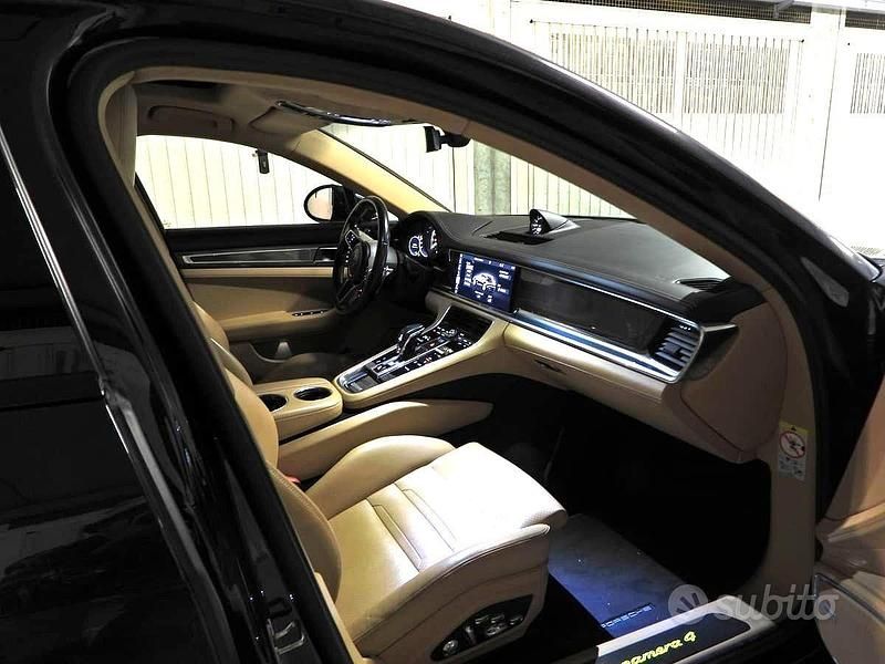 Usata Porsche Panamera Sport Turismo 462 CV (339 kW) 2018 Blu Berlina