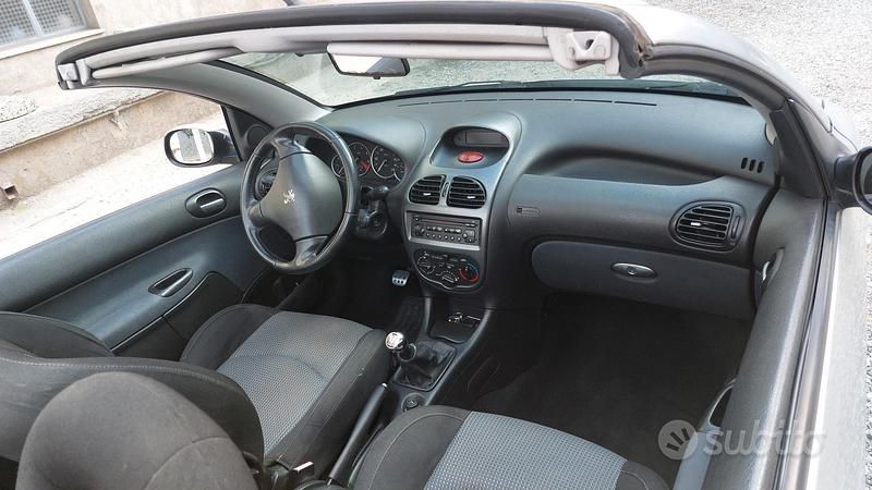 Usata Peugeot 206 CC 109 CV (80 kW) 2007 Grigio Cabrio