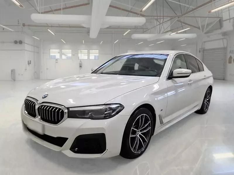 Bianco Usata 2022 BMW 520 M Sport Berlina | 34.700 € (Buon prezzo) - Immagine 1/4