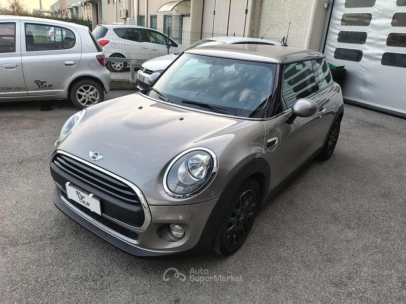 Usata Mini ONE 75 CV (55 kW) 2021 Gray Utilitaria