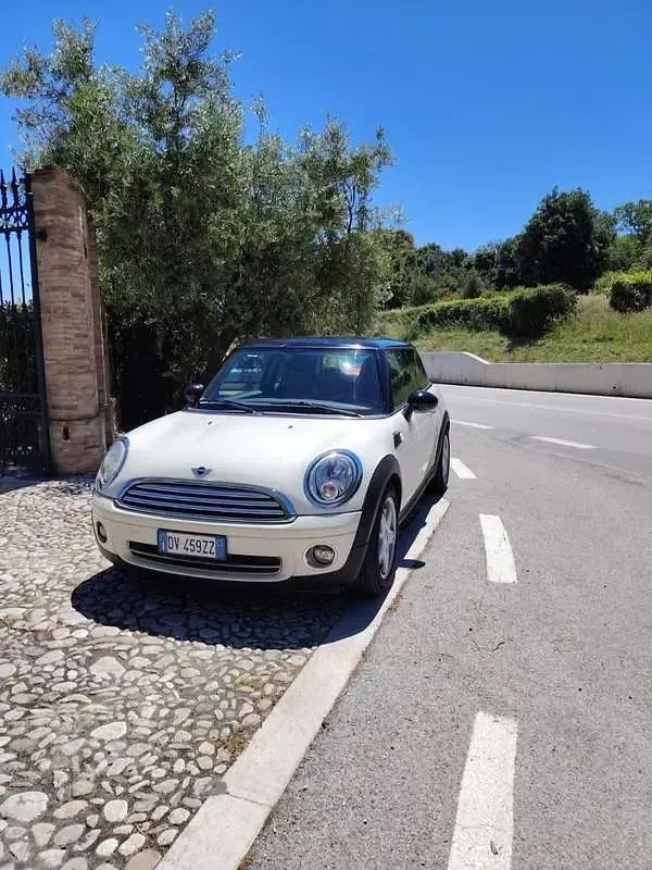 Usata Mini Cooper 120 CV (88 kW) 2009 Bianco Utilitaria
