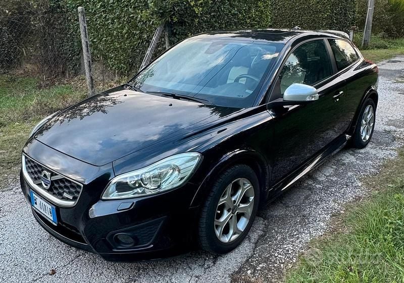 Usata Volvo C30 R-Design 114 CV (83 kW) 2010 Nero Utilitaria