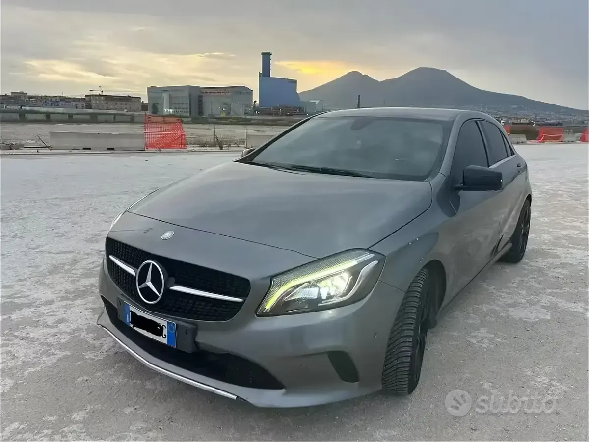 Usata Mercedes A180 109 CV (80 kW) 2016 Grigio Berlina